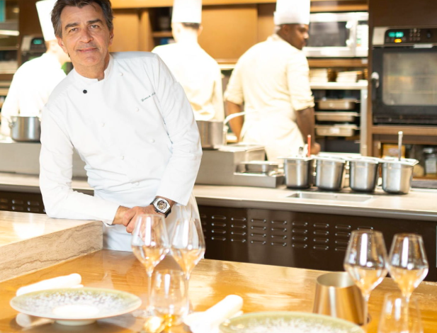 Fortune de Yannick Alléno révélée : Comment un chef parisien a construit un succès mondial